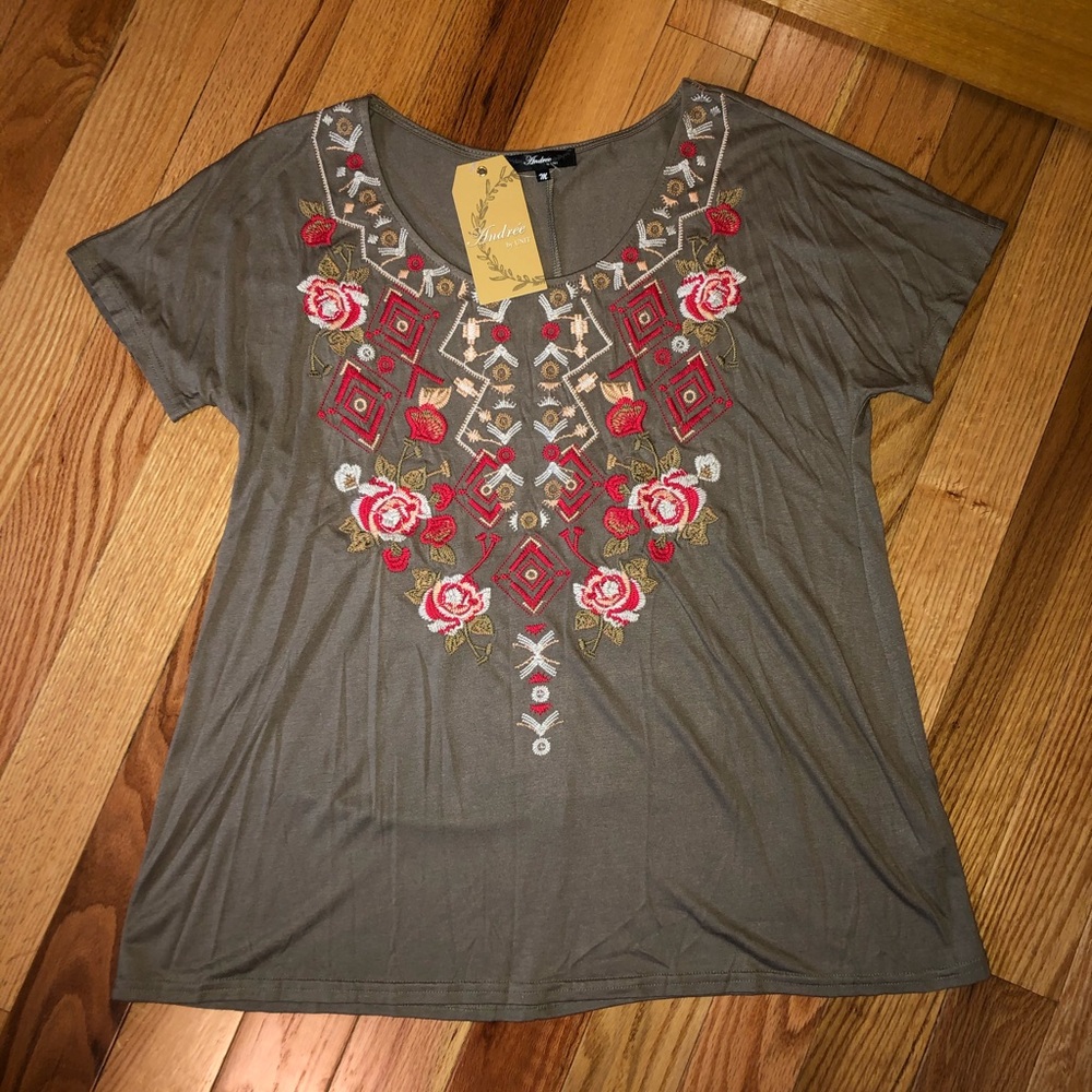 NWT Andrée by UNIT Embroidered Blouse